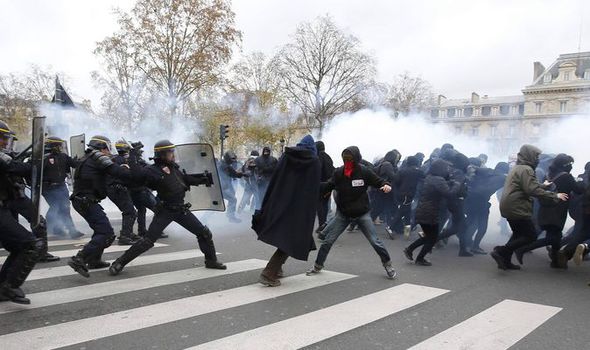 Paris-riot-622894.jpg